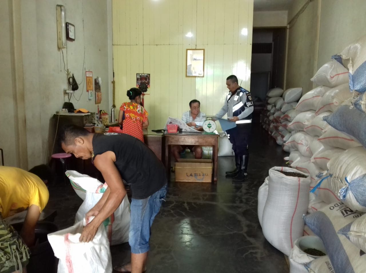 Dinas Perhubungan Kotamobagu menyampaian Surat Himbauan Bongkar Muat Barang